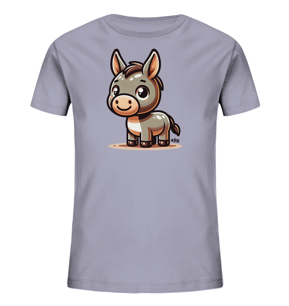 Onlineshop Shirts fuer Kinder - Das Bild zeigt ein Kinder-T-Shirt in einem hellen Lilaton. Auf der Vorderseite ist eine niedliche Cartoon-Illustration eines kleinen Esels zu sehen. Der Esel hat grosse, freundliche Augen und ein Laecheln, er steht auf sandigem Untergrund. Das Design ist verspielt und ansprechend fuer Kinder.
