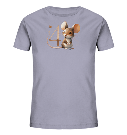 Onlineshop Shirts fuer Kinder - Das Bild zeigt ein Kinder-T-Shirt in einem sanften Violettton. Auf der Vorderseite ist eine niedliche Maus mit grossen Ohren abgebildet, die aufrecht sitzt. Neben der Maus befindet sich die Zahl '4', die in einem warmen Beigefarbton dargestellt ist. Eine zarte Schmetterlingsgrafik ergaenzt das verspielte Design.