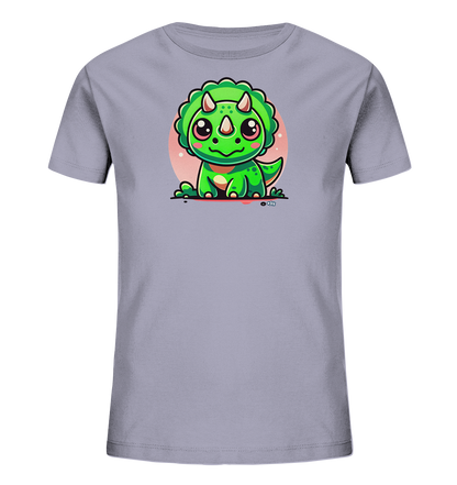 Onlineshop Shirts fuer Kinder - Das Bild zeigt ein hellgraues T-Shirt fuer Kinder. Auf der Vorderseite ist eine niedliche Illustration eines gruenen Baby-Triceratops abgebildet. Der kleine Dinosaurier sitzt laechelnd vor einem blassen rosa Kreis. Das Design ist im Cartoon-Stil gehalten und wirkt sehr freundlich.