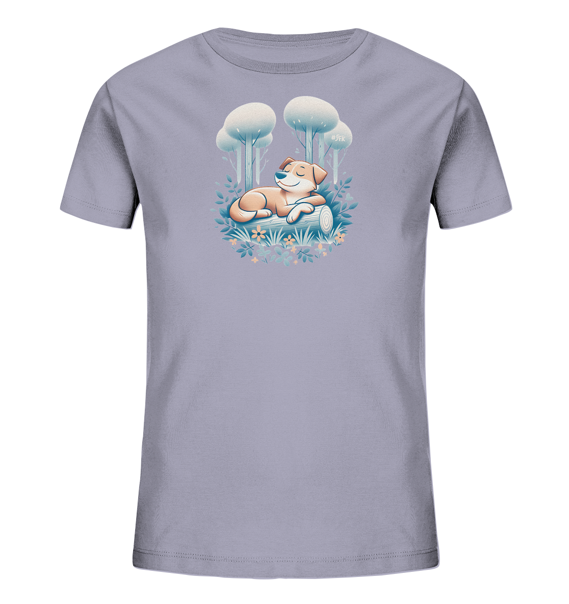 Onlineshop Shirts fuer Kinder - Das T-Shirt zeigt eine Illustration eines schlafenden Hundes auf einem Baumstamm. Der Hund liegt entspannt in einer stilisierten Waldumgebung mit Pflanzen und Baeumen im Hintergrund. Das Design ist in sanften, natuerlichen Farbtoenen gehalten und vermittelt eine ruhige Szene.