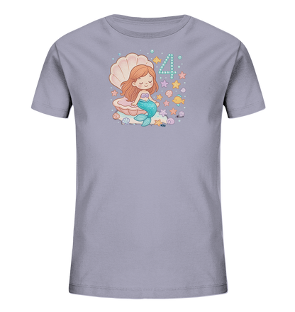 Onlineshop Shirts fuer Kinder - Das Bild zeigt ein hellgraues Kinder-T-Shirt mit einer niedlichen Illustration einer Meerjungfrau, die in einer Muschel sitzt. Neben ihr ist die Zahl '4' abgebildet, umgeben von kleinen Sternen, Muscheln und einem Fisch. Das Design hat ein unterhaltsames Unterwasser-Thema mit sanften Farben.