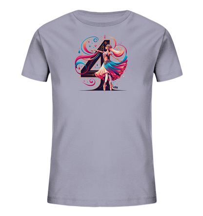 Onlineshop Shirts fuer Kinder - Das Bild zeigt ein helllila Kinder-T-Shirt mit einem grossen schwarzen "4" als zentralem Element. Davor tanzt eine Ballerina in einem bunten Kleid, umgeben von farbigen, dynamischen Wirbeln und Punkten. Das Design ist kuenstlerisch und lebhaft, ideal fuer kleine Tanzfans.