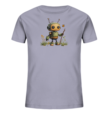 Onlineshop Shirts für Kinder - Das Bild zeigt ein kurzärmeliges Kinder T-Shirt in einem hellgrauen Farbton. Auf der Vorderseite ist eine farbige Illustration eines freundlich aussehenden, grünen Roboters zu sehen. Der Roboter hat große runde Augen, kleine Äste als Antennen und hält einen Ast oder Stock in seiner rechten Hand. Er steht in einer stilisierten Wiese mit Gras, orangefarbenen Pflanzen und einem kleinen gelben Schmetterling, der über ihm fliegt.