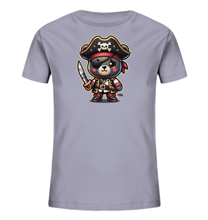 Onlineshop Shirts fuer Kinder - Das Bild zeigt ein hellgraues T-Shirt mit einem charmanten Motiv eines Baeren im Piratenkostuem. Der kleine Baer traegt einen Piratenhut mit Totenkopf, eine Augenklappe und haelt ein Schwert. Das Design ist detailreich und verspielt, ideal fuer kleine Abenteurer. Die Illustration hat einen freundlichen Cartoon-Stil.