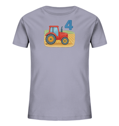 Onlineshop Shirts fuer Kinder - Das Bild zeigt ein hellgraues Kinder-T-Shirt mit einer bunten Illustration auf der Vorderseite. Die Grafik stellt einen roten Traktor auf einem Feld mit gruenen Huegeln im Hintergrund dar. Über dem Traktor ist die grosse, blaue Zahl Vier platziert. Dieses Motiv verleiht dem Shirt einen verspielten, laendlichen Look.