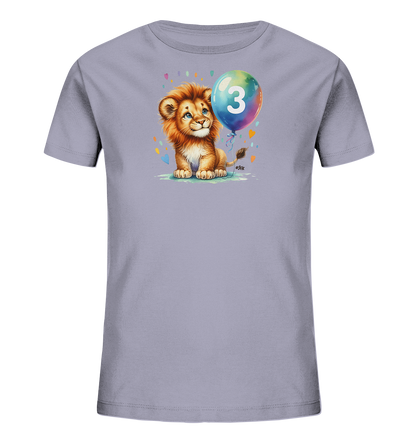 Onlineshop Shirts fuer Kinder - Dieses T-Shirt zeigt ein liebenswertes Motiv eines kleinen Loewen auf hellgrauem Hintergrund. Der Loewe sitzt und haelt einen schwebenden Ballon mit der Zahl 3 darauf, der in bunten Farben gestaltet ist. Kleine bunte Herzen und Konfetti umrahmen das Bild, was ihm eine froehliche und verspielte Note verleiht.