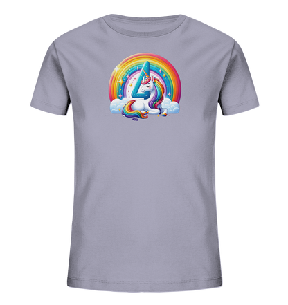 Onlineshop Shirts fuer Kinder - Das Bild zeigt ein hellgraues T-Shirt mit einem zentralen, farbenfrohen Motiv. Im Design liegt ein Einhorn mit Regenbogenmaehne auf Wolken, integriert mit der grossen Zahl '4'. Ein Regenbogen mit Glitzern umrahmt die Szene ueber den Wolken. Die Grafik wirkt fantasievoll und ist ansprechend gestaltet.