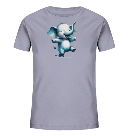 Onlineshop Shirts fuer Kinder - Das Bild zeigt ein Kinder-T-Shirt in einem hellen Lavendelton. Auf der Vorderseite ist eine froehliche, cartoonartige Illustration eines kleinen Elefanten abgebildet. Der Elefant in blauer Farbe tanzt mit ausgestreckten Armen und erhobenem Ruessel, umgeben von kleinen blauen Spritzern. Das Design wirkt verspielt und lebhaft, ideal fuer Kinder.