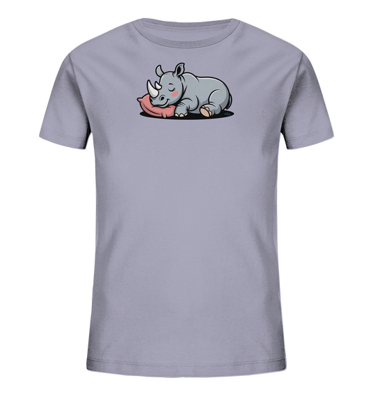 Onlineshop Shirts fuer Kinder - Das Bild zeigt ein hellgraues Kinder-T-Shirt mit einem niedlichen Print. Darauf ist ein cartoonartiges Nashorn abgebildet, das friedlich auf einem rosafarbenen Kissen schlaeft. Das Nashorn hat geschlossene Augen und geroetete Wangen, was einen ruhigen und verspielten Ausdruck vermittelt. Das Design ist zentral auf der Brust des Shirts platziert.