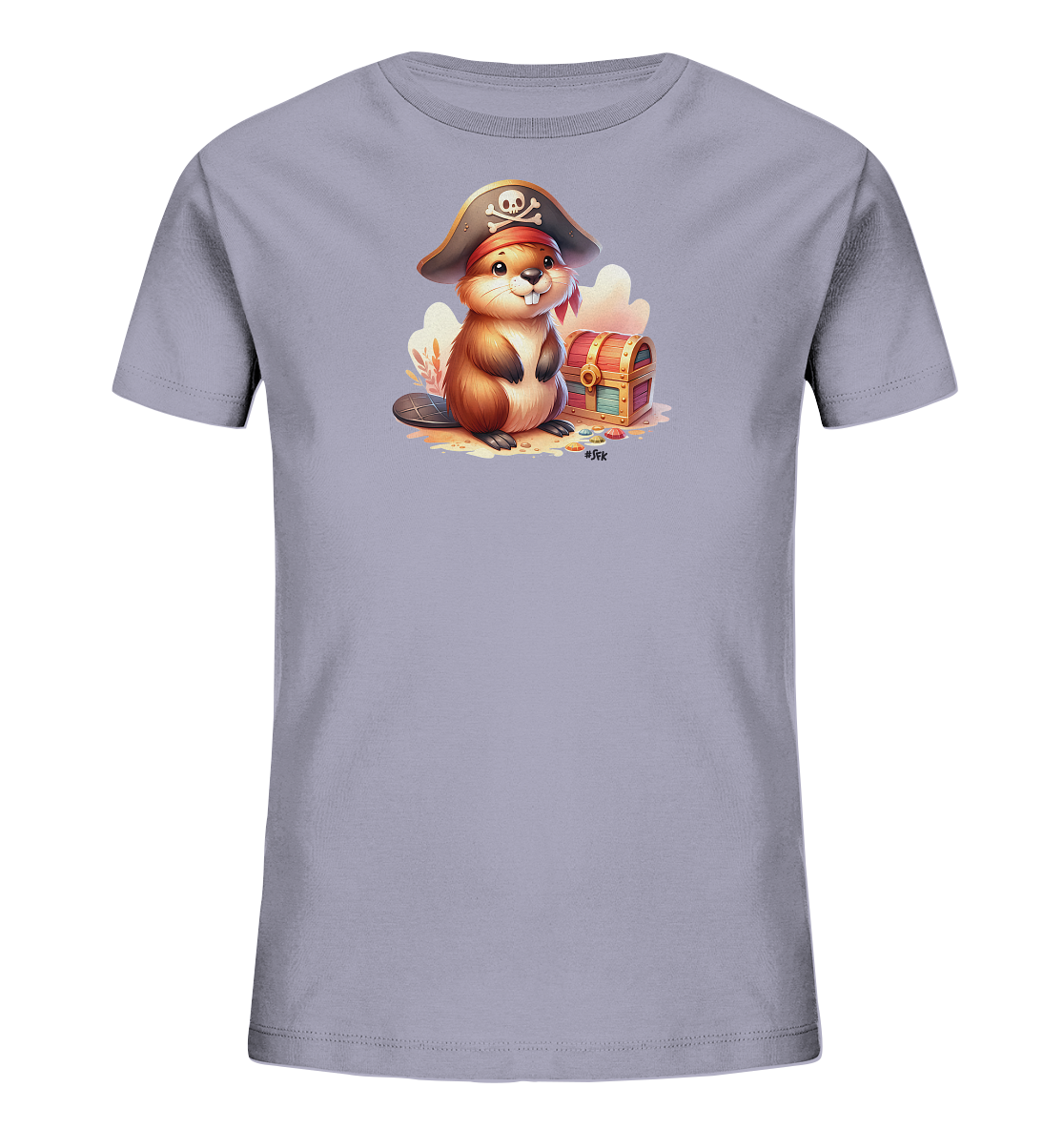 Onlineshop Shirts fuer Kinder - Dieses hellviolette Kinder-T-Shirt praesentiert ein niedliches Motiv eines Bibers als Pirat. Der Biber ist mit einem Piratenhut und einem roten Bandana ausgestattet und sitzt neben einer geoeffneten Schatztruhe voller bunter Schaetze. Die Szene ist auf einem sandigen Untergrund dargestellt und von stilisierten Pflanzen umgeben. Das Design wirkt froehlich und abenteuerlich.