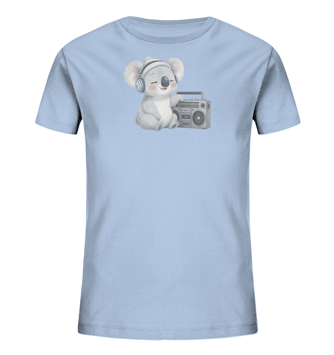 Onlineshop Shirts fuer Kinder - Das Bild zeigt ein hellblaues Kinder-T-Shirt mit einem niedlichen Koala-Motiv auf der Vorderseite. Der Koala traegt Kopfhoerer und eine Muetze und sitzt laechelnd neben einem Radio-Kassettenrekorder. Das Design wirkt verspielt und froehlich, ideal fuer junge Musikliebhaber. Das T-Shirt hat einen klassischen Rundhalsausschnitt und kurze Ärmel.