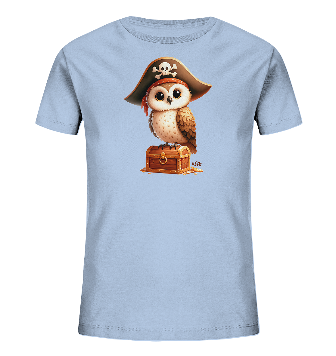 Onlineshop Shirts fuer Kinder - Das Bild zeigt ein hellblaues Kinder-T-Shirt mit einem niedlichen Druck. Darauf ist eine kleine Eule mit einem Piratenhut und rotem Kopftuch zu sehen. Die Eule sitzt auf einer hoelzernen Schatzkiste, umgeben von einigen Goldmuenzen. Dieses verspielte Motiv verleiht dem Shirt einen abenteuerlichen Look.
