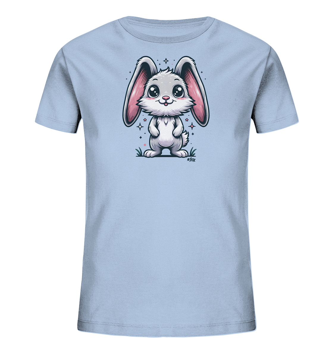 Onlineshop Shirts fuer Kinder - Das Bild zeigt ein hellblaues T-Shirt fuer Kinder mit einem niedlichen Comic-Motiv eines weissen Kaninchens. Das Kaninchen hat grosse rosafarbene Ohren und steht auf einer kleinen Flaeche mit Gras. Funkelnde Sterne und Lichteffekte umgeben das freundlich laechelnde Tier. Das Design ist detailreich und ansprechend gestaltet.