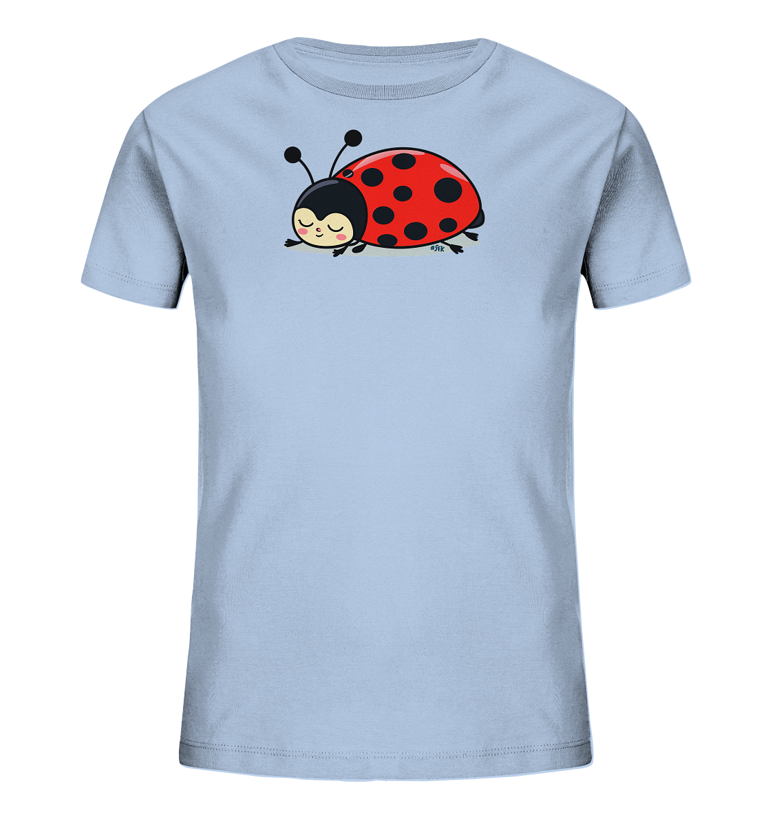 Onlineshop Shirts fuer Kinder - Das Bild zeigt ein hellblaues Kinder-T-Shirt mit einer niedlichen Illustration eines roten Marienkaefers auf der Vorderseite. Der Marienkaefer ist mit schwarzen Punkten verziert, hat eine schwarze Kopfpartie und Fuehler. Mit geschlossenen Augen wirkt er friedlich und schlafend, was dem Design einen sanften, verspielten Charakter verleiht.