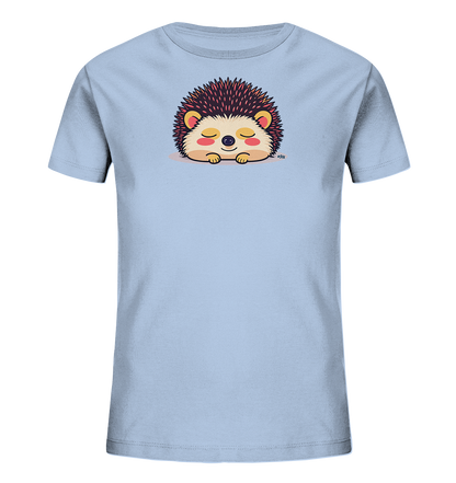 Onlineshop Shirts fuer Kinder - Das Bild zeigt ein hellblaues Kinder-T-Shirt mit einem niedlichen Cartoon-Igel auf der Vorderseite. Der Igel ist schlafend oder sehr entspannt dargestellt, mit geschlossenen Augen und rosigen Wangen. Seine Stacheln sind dunkel mit roetlichen Spitzen, was einen angenehmen Kontrast bildet. Dieses Design verleiht dem Shirt einen verspielten und beruhigenden Charakter.