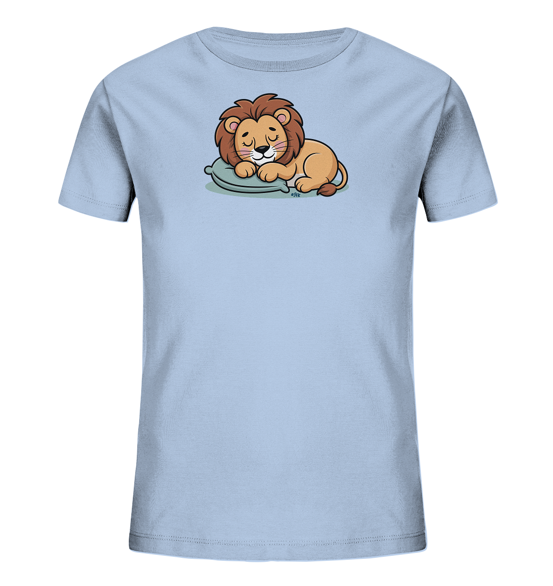 Onlineshop Shirts fuer Kinder - Das Bild zeigt ein hellblaues T-Shirt fuer Kinder. Auf der Vorderseite ist ein niedlicher, cartoonartiger Loewe abgebildet, der friedlich auf einem gruenen Kissen schlaeft. Der Loewe hat braunes Fell und eine volle Maehne, seine Augen sind geschlossen. Das Motiv verleiht dem Shirt einen ruhigen und verspielten Charakter.