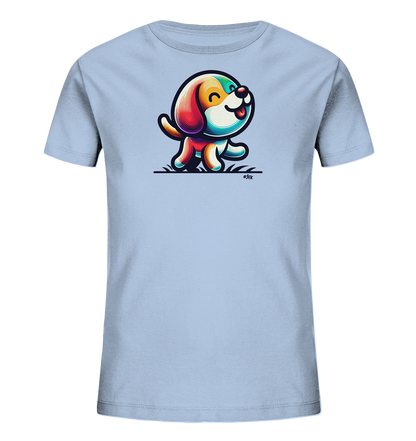 Onlineshop Shirts fuer Kinder - Das Bild zeigt ein hellblaues Kinder-T-Shirt. Auf der Vorderseite ist eine farbenfrohe Illustration eines froehlich gehenden Hundes. Der Hund ist in einem stilisierten, bunten Look dargestellt, der verspielt wirkt. Das Design ist schlicht und ansprechend fuer Kinder.
