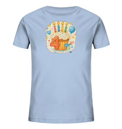 Onlineshop Shirts fuer Kinder - Das Bild zeigt ein hellblaues T-Shirt fuer Kinder. Auf der Vorderseite ist eine farbenfrohe Grafik eines festlichen Cupcakes zu sehen. Der Cupcake ist mit vier brennenden Kerzen und einer grossen Vier geschmueckt. Um das Motiv herum sind Sterne, ein Herz und ein Ballon abgebildet, was eine froehliche Geburtstagsatmosphaere schafft.