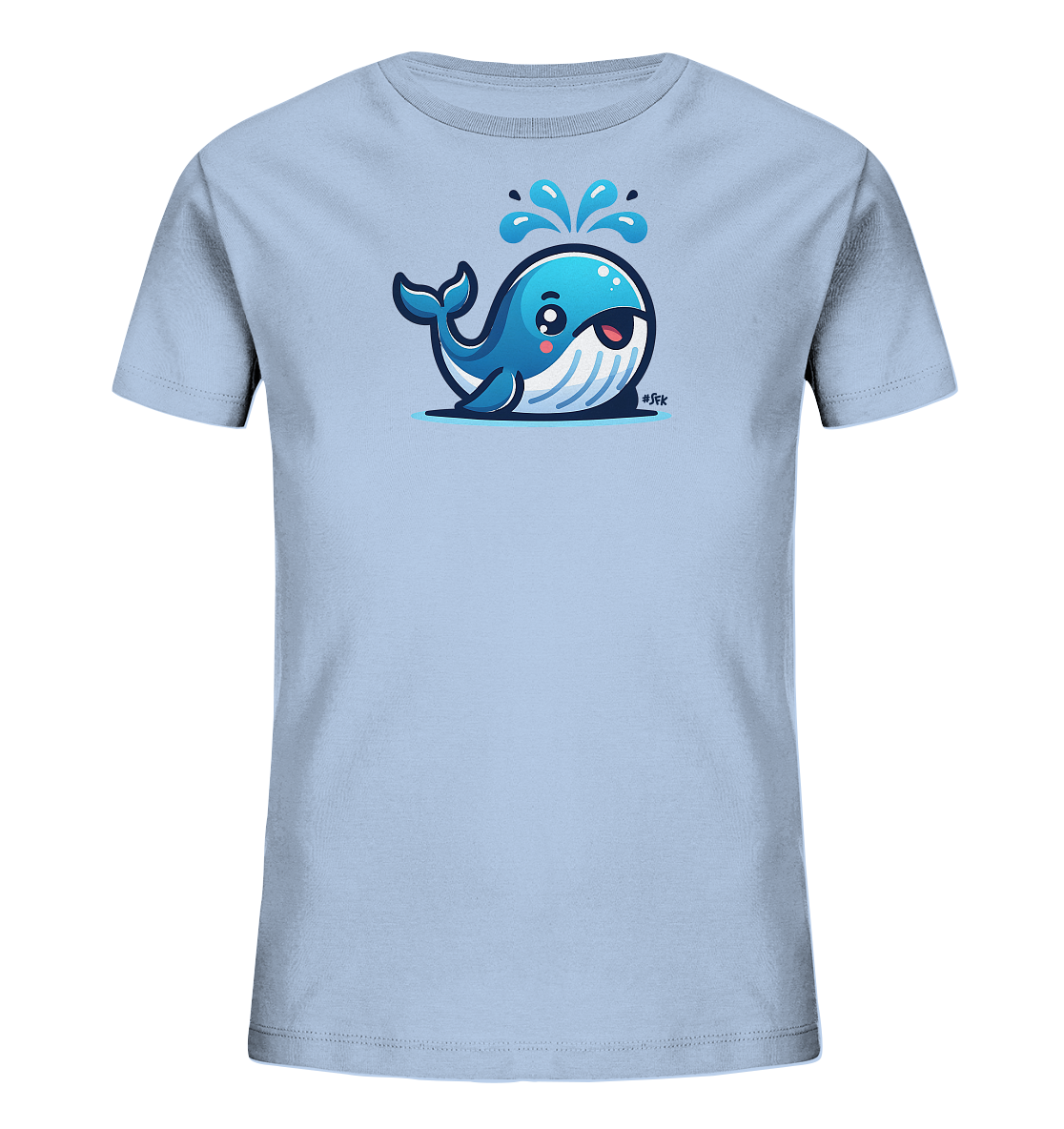 Onlineshop Shirts fuer Kinder - Das Bild zeigt ein hellblaues Kinder-T-Shirt mit einem freundlichen, cartoonhaften Wal auf der Vorderseite. Der Wal ist in Blautoenen gehalten und spritzt Wasserfontaenen aus seinem Blasloch. Er sitzt laechelnd auf einer hellblauen Flaeche, die Wasser andeutet. Das Design wirkt froehlich und kindgerecht.