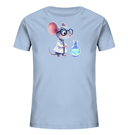 Onlineshop Shirts fuer Kinder - Das Bild zeigt ein hellblaues Kinder-T-Shirt mit einer charmanten Illustration einer Maus. Die Maus traegt einen weissen Laborkittel und eine Brille, waehrend sie neugierig auf ein leuchtend blaues Reagenzglas schaut. Das Design verleiht dem Shirt einen spielerischen und wissbegierigen Charakter. Die Farben sind hell und ansprechend, ideal fuer Kinder.