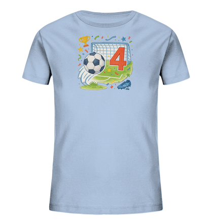Onlineshop Shirts fuer Kinder - Das Bild zeigt ein hellblaues T-Shirt fuer Kinder. Es hat ein farbenfrohes Motiv zum Thema Fussball. Abgebildet sind eine grosse rote Zahl 4, ein Fussball, ein Tor, ein Pokal und ein Fussballschuh. Konfetti und Sterne runden das Design ab und verleihen ihm einen festlichen Charakter.
