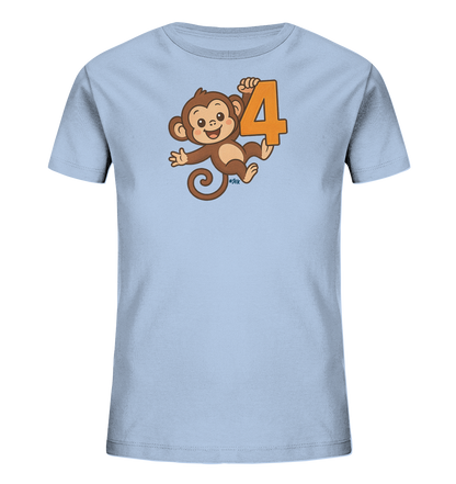 Onlineshop Shirts fuer Kinder - Das Bild zeigt ein hellblaues Kinder-T-Shirt mit einem verspielten Motiv auf der Vorderseite. Ein freundlicher Cartoon-Affe haelt die grosse, orangefarbene Zahl Vier. Der Affe hat grosse Augen, ein Laecheln und schwingt froehlich im Design. Das froehliche Motiv ist zentral auf dem Shirt platziert.