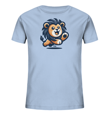 Onlineshop Shirts fuer Kinder - Dieses hellblaue Kinder-T-Shirt zeigt eine niedliche, cartoonartige Illustration eines springenden Loewenbabys. Das Loewenbaby hat einen froehlichen Ausdruck und eine dunkle Maehne. Die Grafik wirkt lebendig und verspielt, ideal fuer kleine Tierfreunde.