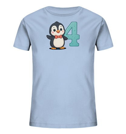 Onlineshop Shirts fuer Kinder - Das Bild zeigt ein hellblaues Kinder-T-Shirt. Auf der Vorderseite ist ein niedlicher Cartoon-Pinguin mit roter Fliege zu sehen. Direkt daneben befindet sich die grosse Zahl '4' in einem strukturierten, tuerkisblauen Farbton. Das gesamte Motiv wirkt freundlich und ist ideal fuer festliche Anlaesse wie einen Geburtstag.