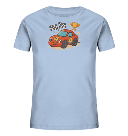 Onlineshop Shirts fuer Kinder - Das hellblaue T-Shirt zeigt ein froehliches Motiv eines orangefarbenen Cartoon-Rennautos mit der Nummer 4. Das Auto wird von karierten Rennflaggen und einem goldenen Pokal umrahmt. Bunte Spritzer ergaenzen das dynamische Design.