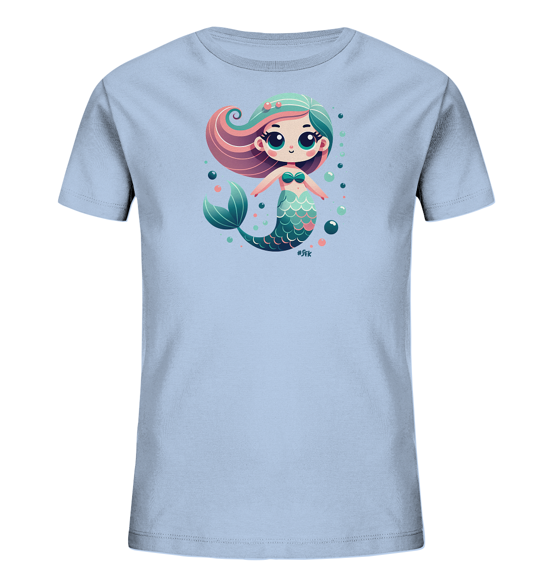 Onlineshop Shirts fuer Kinder - Das Bild zeigt ein hellblaues Kinder-T-Shirt mit einer bezaubernden Meerjungfrauen-Illustration auf der Vorderseite. Die niedliche Meerjungfrau hat farbenfrohes Haar in Pink und Tuerkis sowie eine schillernde Schwanzflosse. Sie schwebt inmitten von Blasen und blickt mit grossen, freundlichen Augen nach vorne. Das Design wirkt verspielt und maerchenhaft, ideal fuer junge Traeumerinnen.