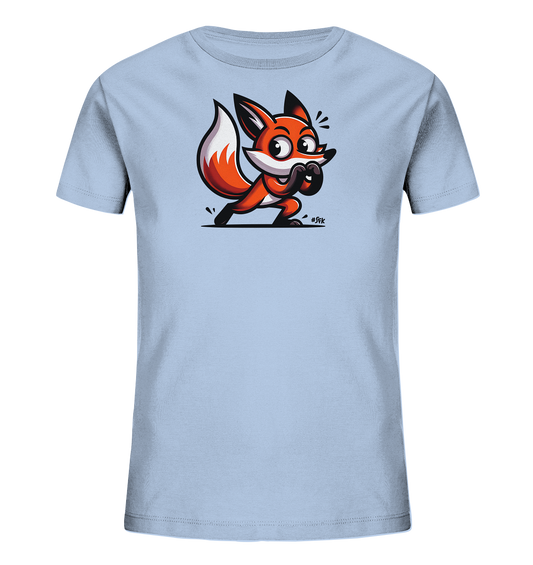 Onlineshop Shirts fuer Kinder - Das Bild zeigt ein hellblaues Kinder-T-Shirt mit einem Comic-Motiv eines Fuchses. Der Fuchs in Orange, Weiss und Schwarz ist in einer geduckten Haltung dargestellt. Er hat grosse Augen und haelt die Pfoten vor seinem Gesicht. Das Design wirkt verspielt und lebhaft.