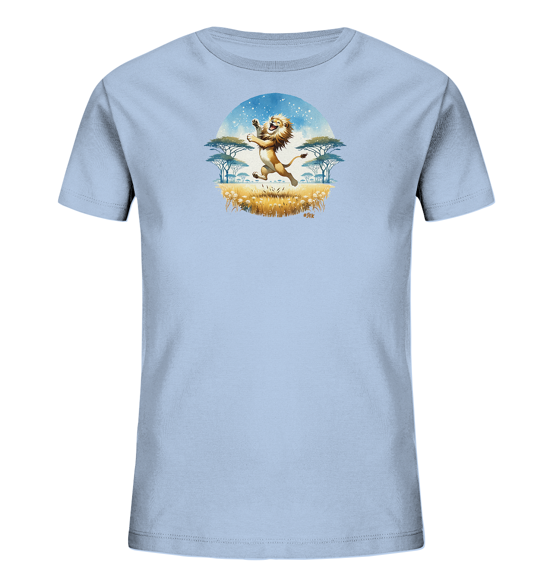 Onlineshop Shirts fuer Kinder - Das Bild zeigt ein hellblaues Kinder T-Shirt mit einem froehlichen Motiv eines springenden Loewen. Die Grafik stellt eine Savannenlandschaft mit Akazienbaeumen und hohem Gras dar. Der Loewe ist cartoonhaft gezeichnet und vermittelt eine lebhafte, abenteuerliche Atmosphaere.