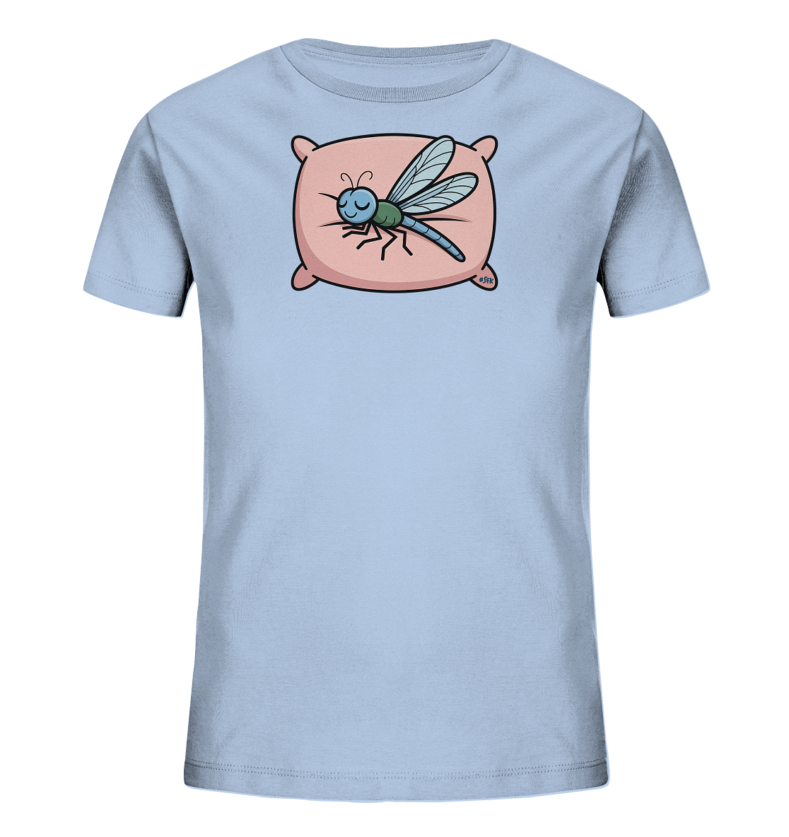 Onlineshop Shirts fuer Kinder - Das Bild zeigt ein hellblaues Kinder-T-Shirt mit einem niedlichen Motiv auf der Vorderseite. Eine schlafende Libelle mit gruenem Koerper und blauen Elementen liegt friedlich auf einem rosafarbenen Kissen. Ihre zarten, hellblauen Fluegel sind ausgebreitet, und die Augen der Libelle sind geschlossen. Das Motiv wirkt sanft und verspielt, ideal fuer Kinder.
