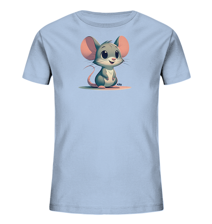 Onlineshop Shirts fuer Kinder - Das Bild zeigt ein hellblaues Kinder-T-Shirt mit einem niedlichen Comic-Maus-Motiv auf der Vorderseite. Die graue Maus hat grosse rosafarbene Ohren, grosse Augen und ein freundliches Laecheln. Sie sitzt aufrecht auf einem ovalen Untergrund und wirkt sehr ansprechend. Das Design ist schlicht und verspielt, ideal fuer kleine Maus-Fans.