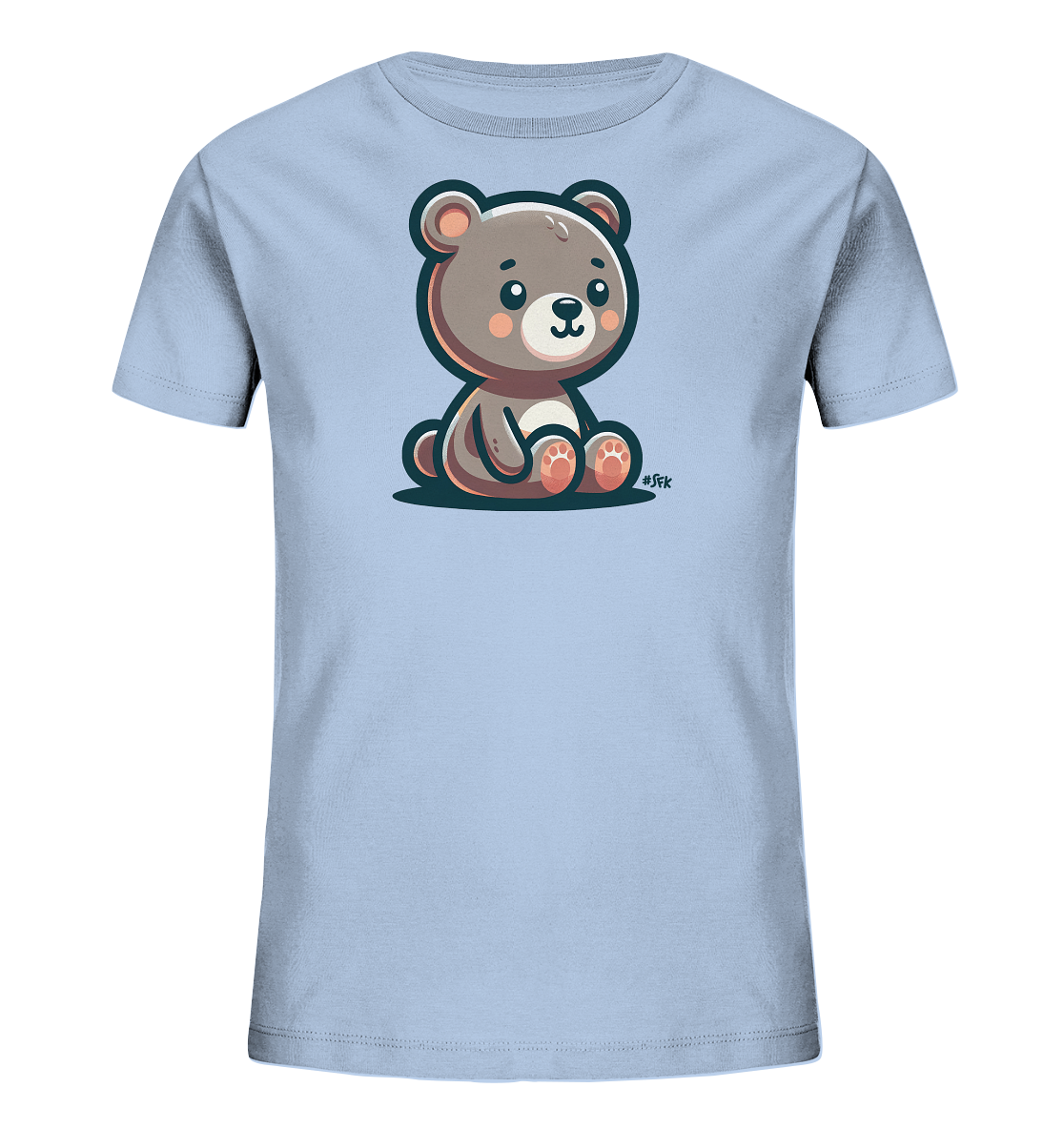 Onlineshop Shirts fuer Kinder - Das Bild zeigt ein hellblaues T-Shirt fuer Kinder. Auf der Vorderseite ist eine niedliche, cartoonhafte Darstellung eines sitzenden Baeren zu sehen. Der Baer hat braunes Fell, rosa Wangen und Pfoten und blickt freundlich. Die Grafik verleiht dem Shirt einen verspielten und ansprechenden Look.
