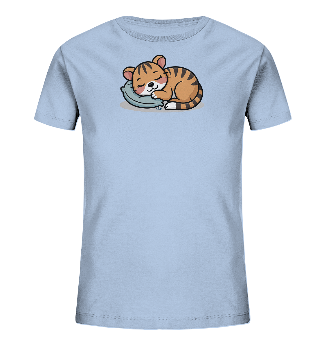 Onlineshop Shirts fuer Kinder - Das Bild praesentiert ein hellblaues Kinder-T-Shirt mit einem charmanten Tier-Motiv. Auf der Vorderseite ist ein schlafendes Tigerbaby abgebildet, das gemuetlich auf einem hellblauen Kissen liegt. Das kleine Tigerbaby ist orange-braun gestreift und hat die Augen geschlossen, was einen friedlichen und niedlichen Ausdruck vermittelt. Das Design wirkt beruhigend und ist ansprechend fuer Kinder.