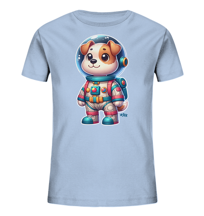 Onlineshop Shirts fuer Kinder - Das Bild zeigt ein hellblaues Kinder T-Shirt mit einer niedlichen Grafik eines Cartoon-Hundes in einem Astronautenanzug. Der Hund traegt einen weissen Raumanzug mit farbigen Akzenten in Tuerkis, Rot und Gelb sowie einen Helm mit durchsichtigem Visier. Das Design ist detailreich und verleiht dem Shirt einen verspielten und abenteuerlichen Look. Ein Rucksack ist ebenfalls Teil des Astronautenanzugs.