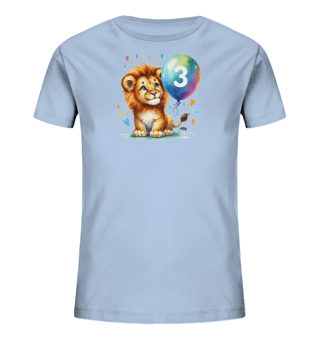 Onlineshop Shirts fuer Kinder - Das hellblaue T-Shirt zeigt ein niedliches Loewenbaby im Cartoon-Stil, das sitzt und einen bunten Ballon haelt. Auf dem Ballon ist prominent die Zahl '3' abgebildet. Das Motiv ist von kleinen, bunten Herzen und Punkten umgeben. Dieses Design ist verspielt und froehlich, perfekt fuer Kinder.