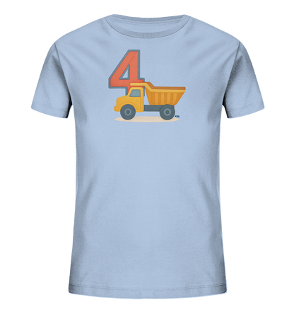 Onlineshop Shirts fuer Kinder - Das Bild zeigt ein hellblaues Kinder-T-Shirt mit einem auffaelligen Motiv auf der Vorderseite. Zentral platziert ist die grosse Zahl '4' in Orange-Rot mit grauem Rand. Darunter befindet sich die Illustration eines gelben Kipplasters auf beigefarbenem Grund. Das Design ist klar und farbenfroh, ideal fuer junge Baustellen-Fans.