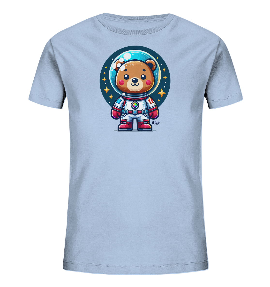 Onlineshop Shirts fuer Kinder - Das T-Shirt ist hellblau und zeigt eine Illustration eines Baeren im Astronautenanzug. Der Baer steht zentral auf der Vorderseite, umgeben von einem Weltraumhintergrund mit Sternen. Das Design ist kindgerecht und detailreich dargestellt.