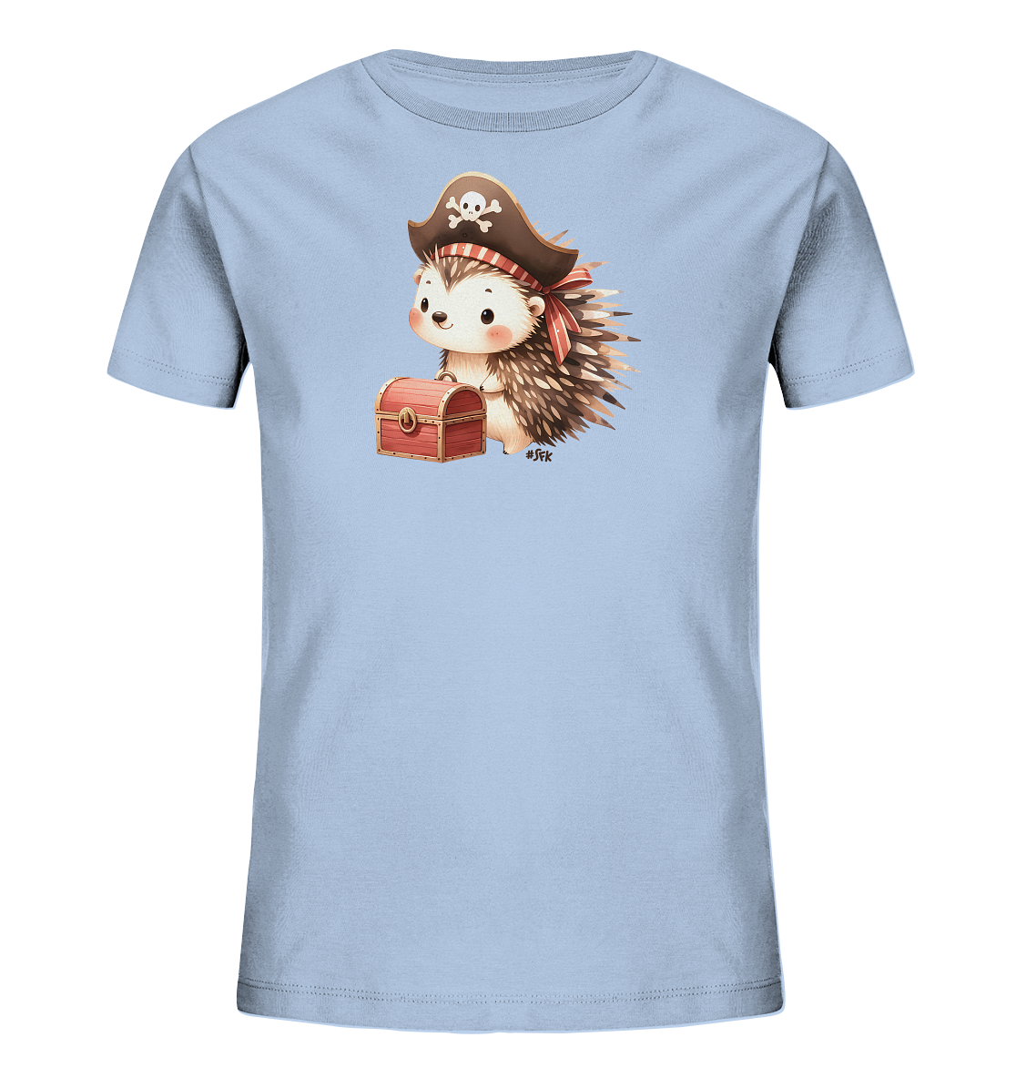 Onlineshop Shirts fuer Kinder - Das Bild zeigt ein hellblaues T-Shirt fuer Kinder mit einem niedlichen Grafikdruck. Dargestellt ist ein kleiner Igel, der als Pirat verkleidet ist und eine Schatzkiste bewacht. Der Igel traegt einen Piratenhut mit Totenkopf und eine rote Bandana. Dieses Motiv verleiht dem Shirt einen verspielten Abenteuer-Charakter.