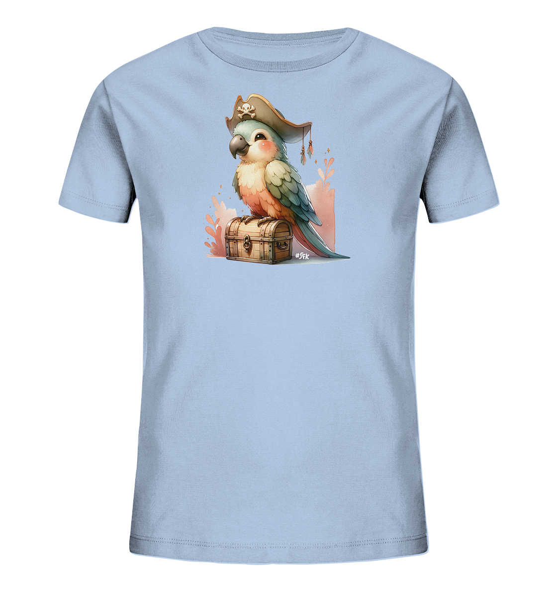 Onlineshop Shirts fuer Kinder - Dieses hellblaue T-Shirt fuer Kinder zeigt eine niedliche Grafik eines Papageis mit Piratenhut. Der bunte Vogel sitzt auf einer kleinen Schatztruhe. Dahinter sind stilisierte Farbspritzer in warmen Toenen zu sehen. Das Motiv ist detailliert und farbenfroh gestaltet.