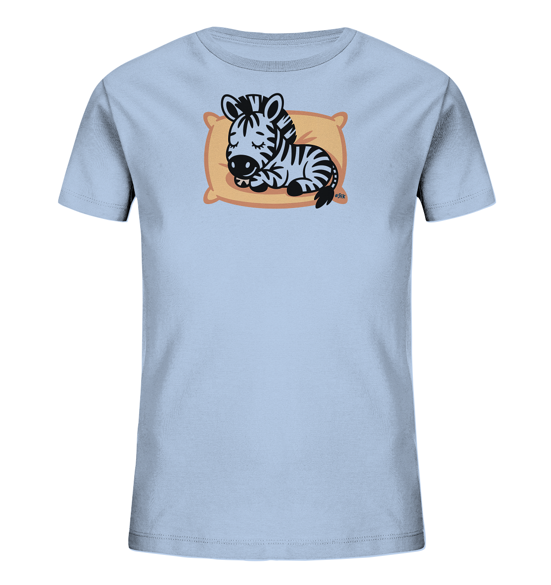 Onlineshop Shirts fuer Kinder - Das Bild zeigt ein hellblaues T-Shirt fuer Kinder. Auf der Vorderseite ist eine niedliche, schlafende Zebra-Illustration zu sehen. Das Zebra liegt friedlich auf einem beigefarbenen Kissen, mit geschlossenen Augen. Das Design verleiht dem Shirt einen ruhigen und verspielten Charakter.