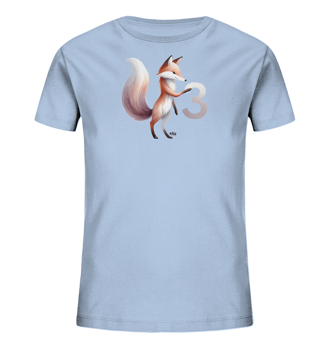 Onlineshop Shirts fuer Kinder - Das Bild zeigt ein hellblaues T-Shirt mit einer Illustration eines Fuchses, der die Zahl Drei haelt. Der Fuchs ist orange-rot mit einem buschigen Schwanz und einem freundlichen Gesicht. Die grosse Zahl Drei ist in einem sanften Farbton daneben platziert. Das Design wirkt verspielt und ansprechend fuer Kinder.