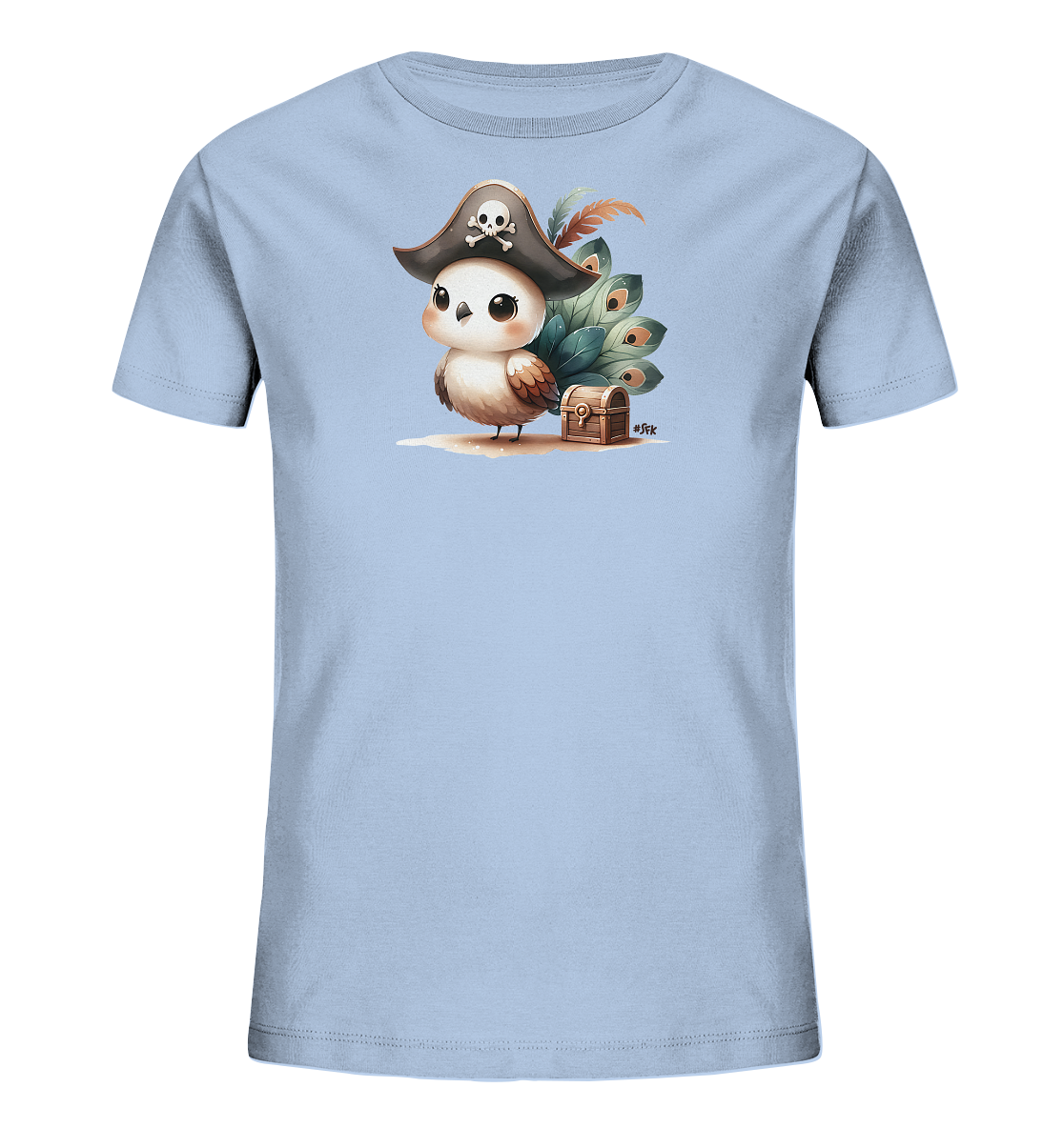 Onlineshop Shirts fuer Kinder - Das Bild zeigt ein hellblaues Kinder T-Shirt mit einem niedlichen Motiv. Zu sehen ist eine Eule, die einen Piratenhut traegt und neben einer kleinen Schatzkiste sitzt. Hinter der Eule ragen gruene Blaetter oder Federn hervor. Das verspielte Design faengt das Thema Abenteuer ein.
