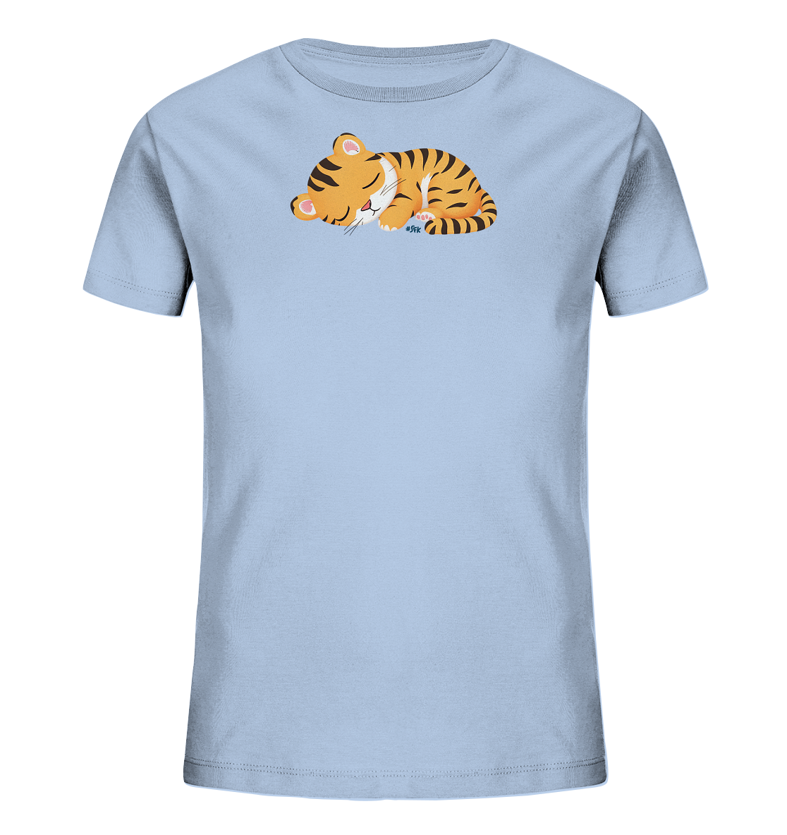 Onlineshop Shirts fuer Kinder - Das Bild zeigt ein hellblaues Kinder-T-Shirt mit einem niedlichen Tiermotiv auf der Vorderseite. Abgebildet ist ein schlafendes Tigerjunges, das friedlich zusammengerollt liegt. Das Tigerbaby ist detailreich in Orange mit schwarzen Streifen gestaltet und hat geschlossene Augen sowie eine rosafarbene Schnauze. Das Design verleiht dem Shirt einen sanften und verspielten Ausdruck.