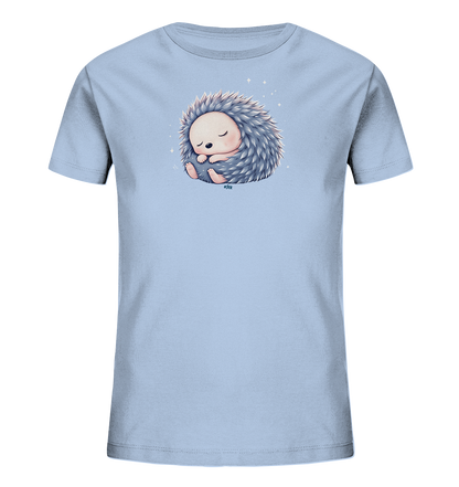Onlineshop Shirts fuer Kinder - Das Bild zeigt ein hellblaues Kinder-T-Shirt mit einem niedlichen Motiv eines schlafenden Igels. Der Igel ist zusammengerollt und hat die Augen geschlossen, was einen friedlichen Ausdruck vermittelt. Er ist von kleinen, funkelnden Sternen umgeben, die das vertraeumte Design unterstreichen. Das Motiv ist zentral auf der Vorderseite des Shirts platziert.