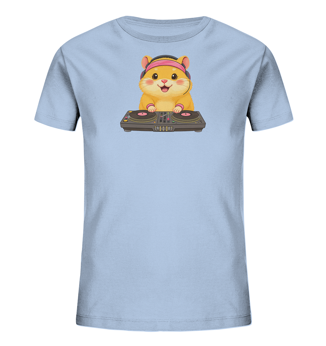 Onlineshop Shirts fuer Kinder - Das Bild zeigt ein hellblaues Kinder-T-Shirt mit einem niedlichen Cartoon-Hamster auf der Vorderseite. Der Hamster traegt pinke Kopfhoerer und steht an einem DJ-Mischpult. Mit einem breiten Laecheln blickt der Hamster nach vorne und erzeugt eine froehliche Atmosphaere. Das Design ist detailreich und verleiht dem T-Shirt einen verspielten Charakter.