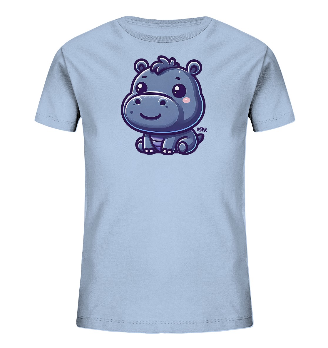 Onlineshop Shirts fuer Kinder - Das Bild zeigt ein hellblaues Kinder-T-Shirt mit einem zentralen Aufdruck eines niedlichen, cartoonhaften Nilpferds. Das Nilpferd ist in Blautoenen gehalten, hat grosse Augen, rosa Wangen und ein freundliches Laecheln. Es sitzt in einer aufrechten Position auf der Vorderseite des Shirts. Dieses Design verleiht dem Oberteil einen verspielten Charakter und ist ein vielseitiges Kleidungsstueck fuer den Alltag.