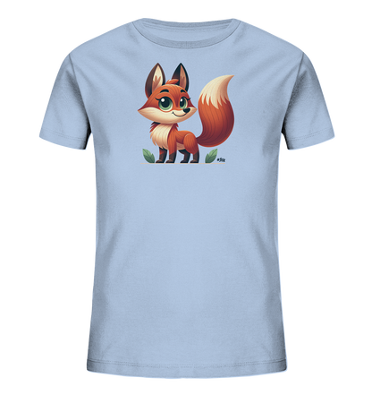 Onlineshop Shirts fuer Kinder - Das Bild zeigt ein hellblaues T-Shirt mit einem suessen, cartoonhaften Fuchs-Motiv auf der Vorderseite. Der Fuchs ist orange-braun mit einem buschigen Schwanz und grossen gruenen Augen. Er steht laechelnd zwischen einigen gruenen Blaettern. Das Design wirkt freundlich und verspielt.